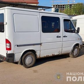 В Тернополе на рынке водитель на бусе сбил женщину