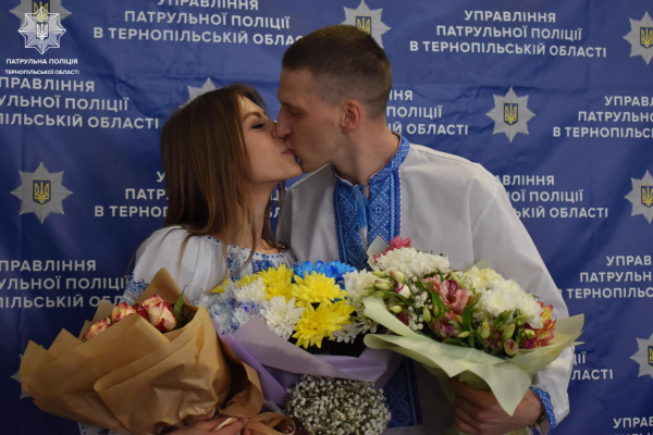 В Тернополе правоохранителя с войны будет ждать не девушка, а жена
