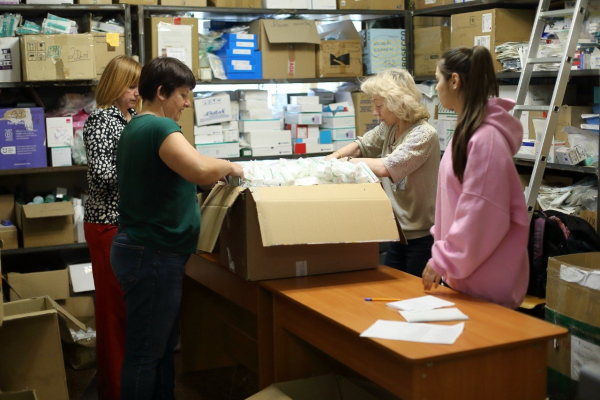 В волонтерский центр ТНМУ передали медпрепараты для украинских воинов