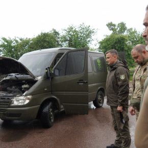 Глава Тернопольского облсовета передал бус на передовую