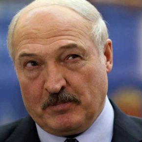 Лукашенко паникует или виляет хвастом