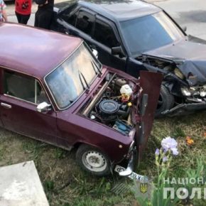 В Тернопольской области водитель на Жигуляв выехал на встречную и столкнулся с Мерседесом