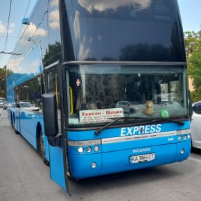 Повсюду проехал, а в Тернополе не смог: на Замковой автобус задел провода
