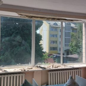 В результате ракетных ударов в Чорткове повреждены школы и детский сад