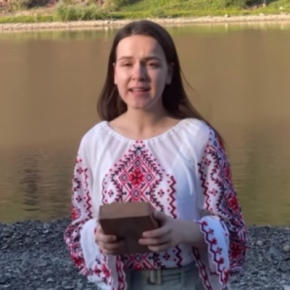 Музыкантка Вита из Коропца перепела еще одну известную стрелковую песню (Видео)
