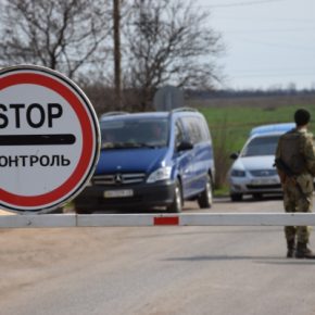 Обещали вывезти мужчину заграницу: жительница Тернополя отдала мошенникам кругленькую сумму