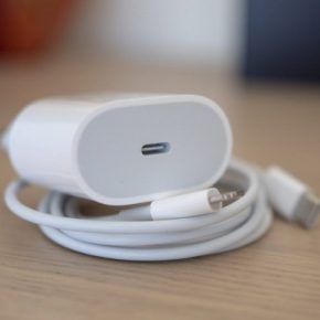 Плюсы и минусы оригинальных зарядных устройств для iPhone