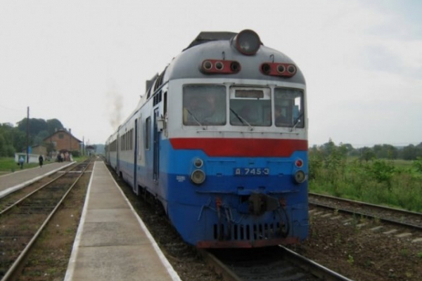 Сидел на пути: на Тернопольщине поезд насмерть сбил человека
