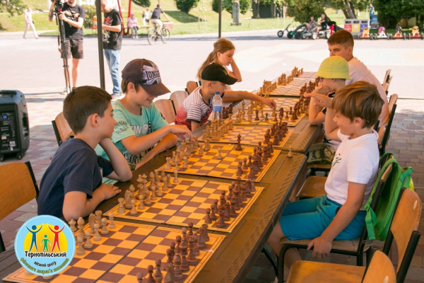 В Тернополе состоялся турнир по шахматам в поддержку ВСУ