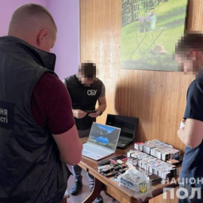 Хмельницкие правоохранители разоблачили группу лиц, которая наладила схему скрытой переправки денег из России