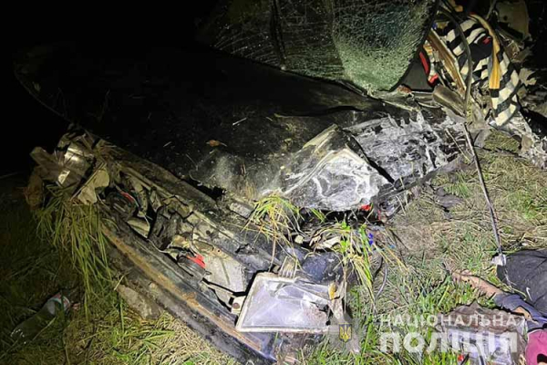 На Тернопольщине столкнулись два автомобиля: один водитель съехал