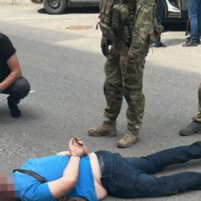 СБУ задержала дельцов, требовавших с обвиняемого деньги за избежание тюремного срока по делу, которое расследовала спецслужба