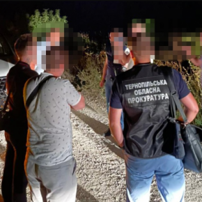 Требовал у предпринимателя 5000 долларов: в Тернополе на взятке поймали заместителя начальника налоговой