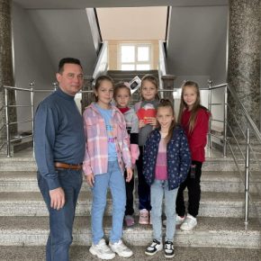 В Чорткове дети самостоятельно собирают деньги для ВСУ