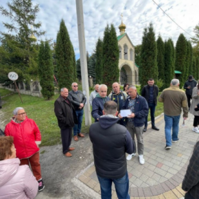 В Тернополе люди вышли против «благодатной» многоэтажки, которую строят в тайне от прихожан