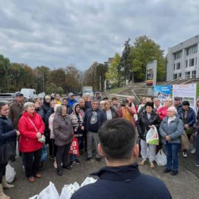 В Тернополе Владимир Гевко и благотворительный Фонд «За Луганщину» передали помощь переселенцам