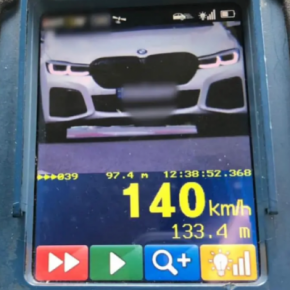 Вызывающий водитель на BMW с маленьким ребенком в салоне скрылся от тернопольских патрульных