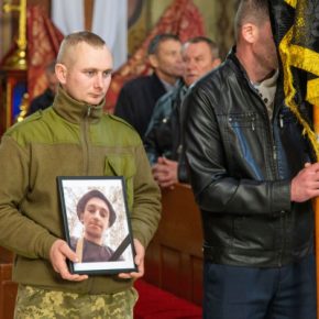 «Пожертвовал самое дорогое – собственная жизнь»: Тернопольщина попрощалась с 25-летним Героем «Пожертвовал самое дорогое – собственная жизнь»: Тернопольщина попрощалась с 25-летним Героем