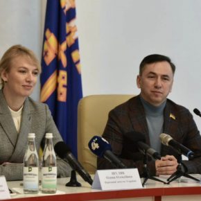 «Так поступали только коммунисты и регионалы»: в Тернополе «слуги народа» организовали партийное собрание прямо в «белом доме»