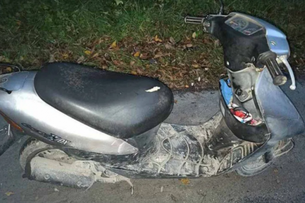 В Почаю 14-летняя школьница украла у пенсионеров скутер