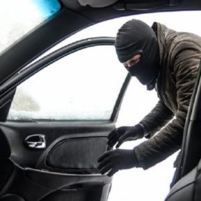 В Тернополе из автомобиля угнали барсетку с большой суммой денег