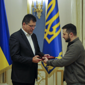 Еврокомиссар в Киеве объявил программу поддержки украинцев в зимний период