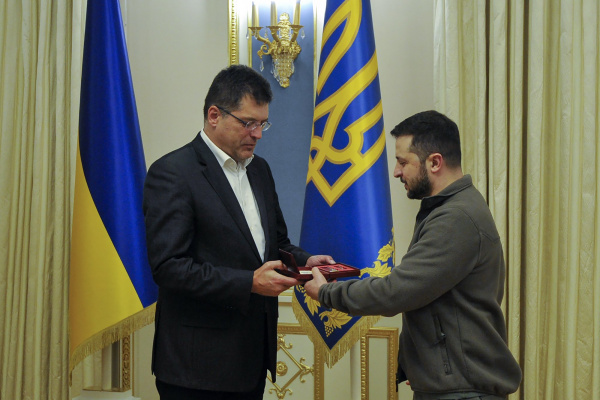Еврокомиссар в Киеве объявил программу поддержки украинцев в зимний период