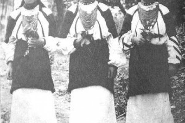 Жители села Бильче-Золотое на фото 1920-х годов