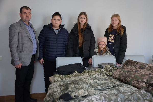На Чертковщине коллектив учебного заведения приобрел для бойцов теплую одежду