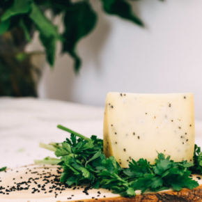 Новое время – новые вкусы. «Семеро Козлят» раскрывает ассортимент осенних новинок сыров