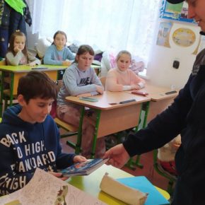 Спасатели Тернопольщины проводят для детей «уроки безопасности»