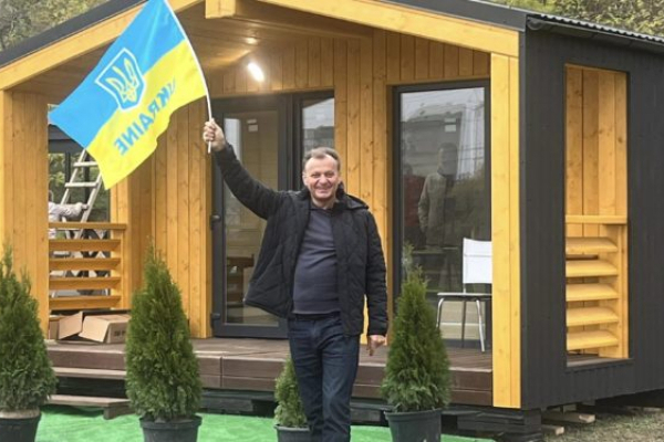 Тернопольский бизнесмен Тарас Демкура отрыв в Закарпатье выставочную площадку модульных домов