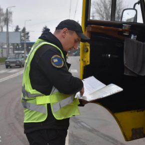 В Тернополе патрульные проверяют перевозчиков на соблюдение законодательства