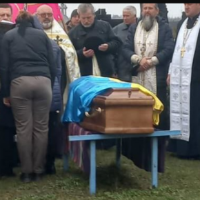 Защитника Максима с почестями похоронили в родном селе Тернопольской области