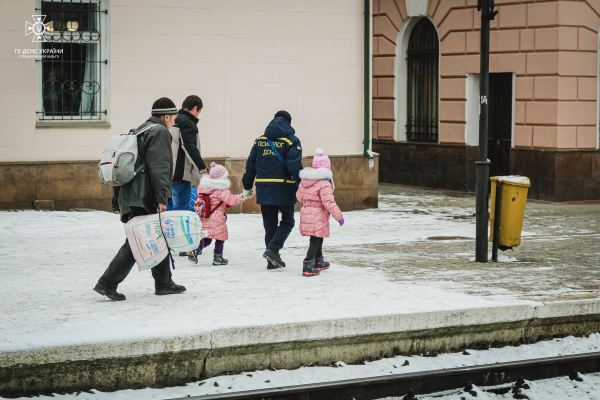 В Тернополь приехали эвакуированные жители> </p>
<p><img class=