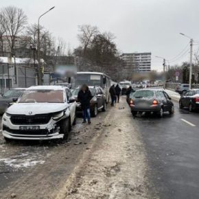 Масштабное столкновение в Тернополе: не разминулись четыре автомобиля