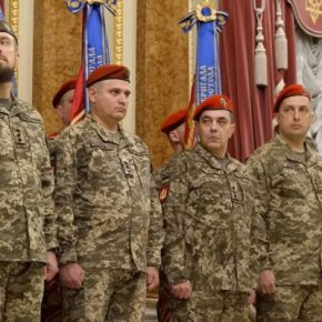 Президент вручил награду «За мужество и отвагу» командиру 44 бригады Роману Дудченко