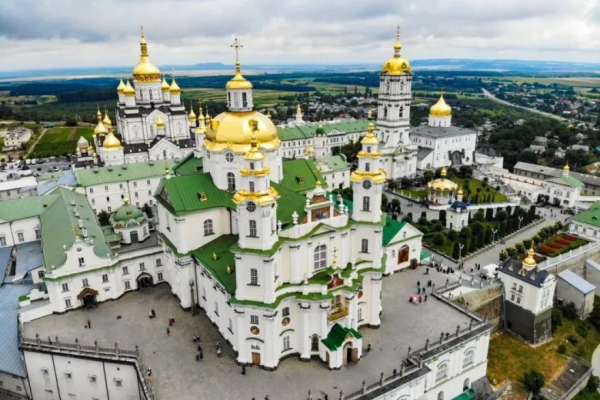 В Тернополе депутаты решили вернуть Почаевскую лавру государству