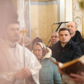 Михaйло Головко по приглашению Эпифaния посетил богослужение в Киево-Печерской Лавре.