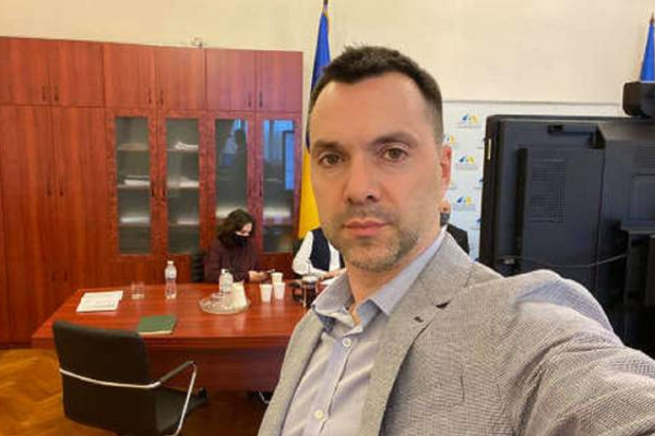 Попал в громкий скандал и ушел: Арестович написал заявление об увольнении
