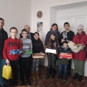 Ученики лицея в Тернопольской области получили подарки от «Украинской команды»