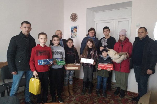 Ученики лицея в Тернопольской области получили подарки от «Украинской команды»