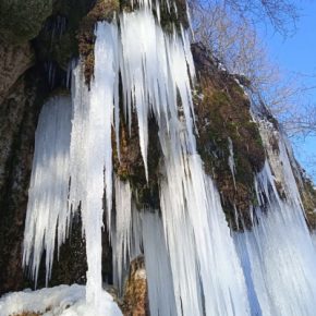 Это что-то невероятное: на Тернопольщине замерзли водопады