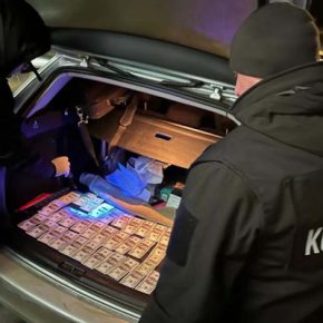 Врач из Тернопольской области попался на взятке 4500 долларов за решение о непригодности к военной службе
