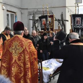 В Тернопольской области похоронили молодого воина, а дома остались жена и двое маленьких деток