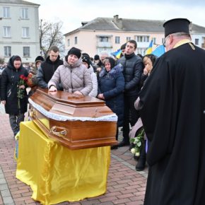 «Вернулся домой на щите»: в Лановеччине встретили Героя Василия Бигуса