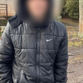 Шприцы с наркотиками в кармане: в Тернополе задержали подозрительного мужчину