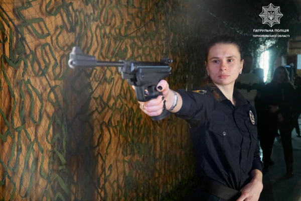 Тернопольские патрульные соревновались в стрельбе из пневматического оружия