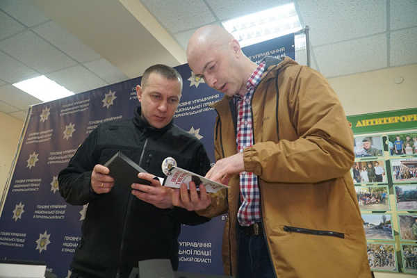 Тернопольским спецназовцам благотворители передали тепловизоры