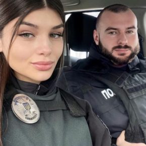 В Тернополе патрульные среди улицы спасали женщину